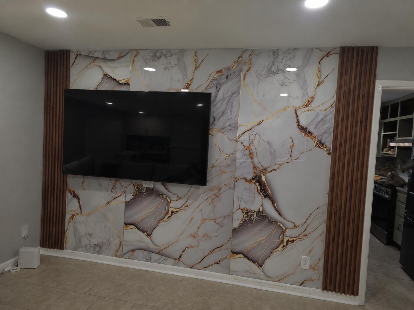 Panel de televisor con mármol PVC dorado y molduras de madera